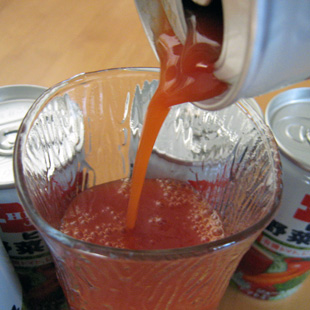ヒカリ　有機トマト・にんじん・ゆこう使用　野菜ジュース（有塩）　１９０ｇ缶
